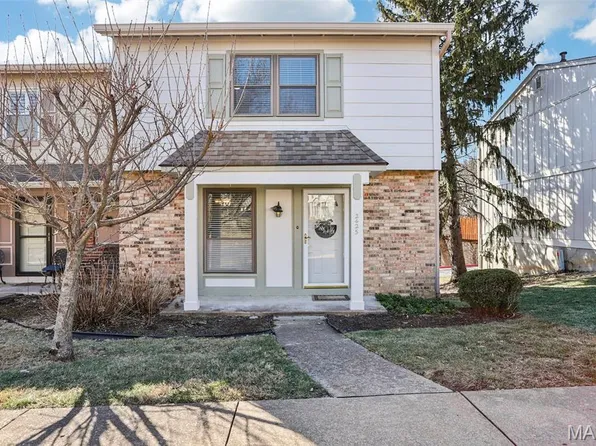 2425 Hidden Meadow Ln, Ballwin, MO 63021