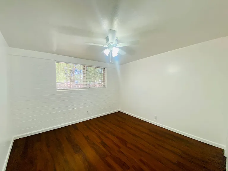 Fairmount-4215 — Photo 13