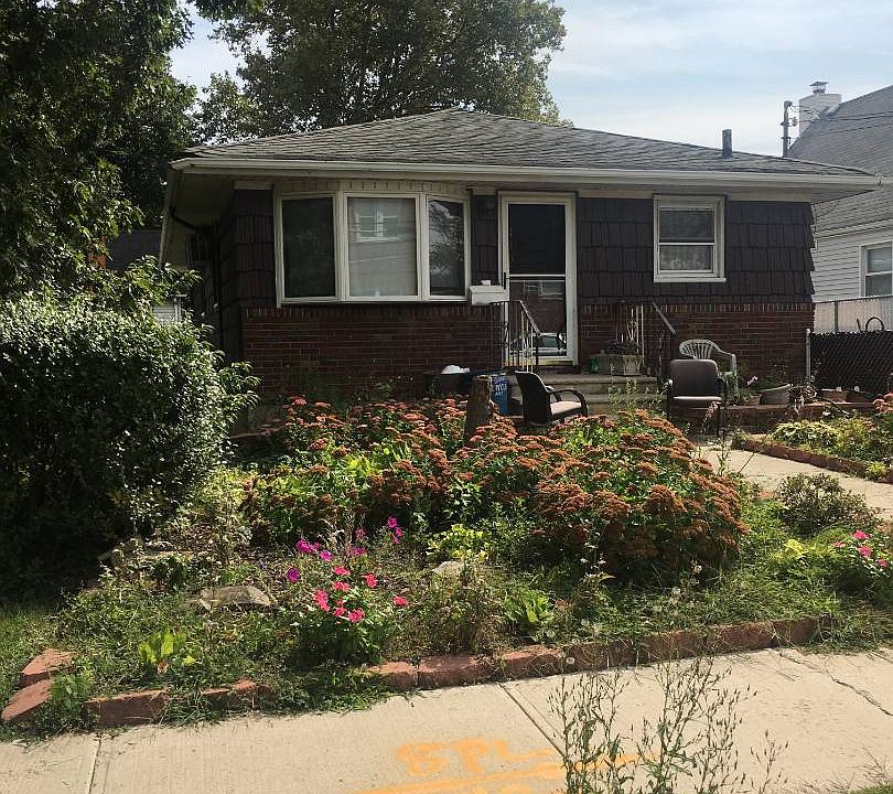 2nd image of 412 McClean Ave