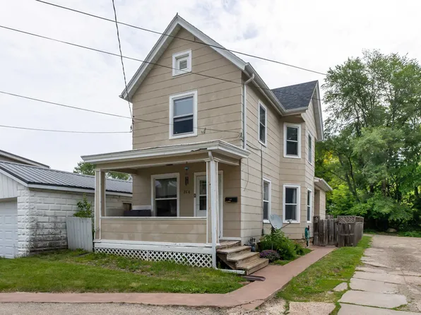 2186 Hodgdon St, Dubuque, IA 52001