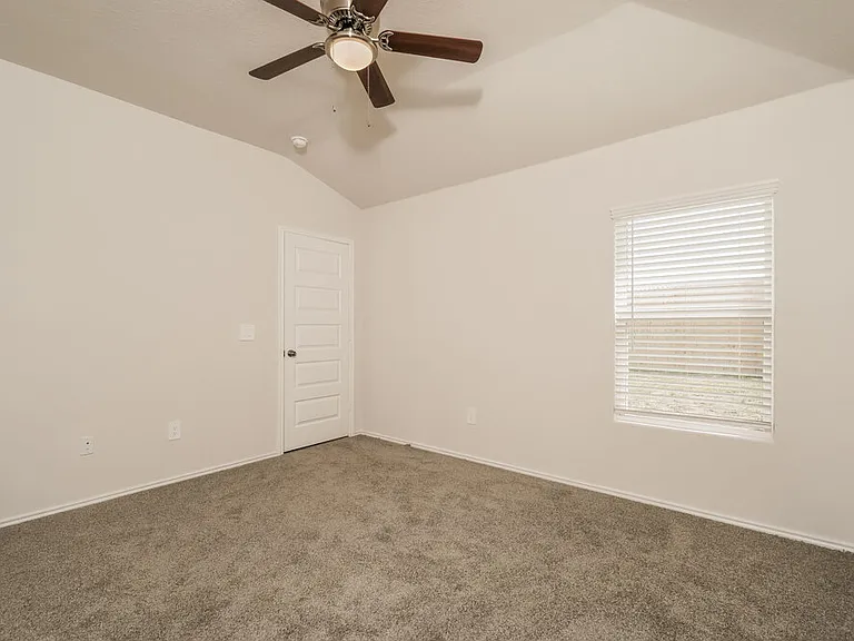 3325 Muenster Ave — Photo 9