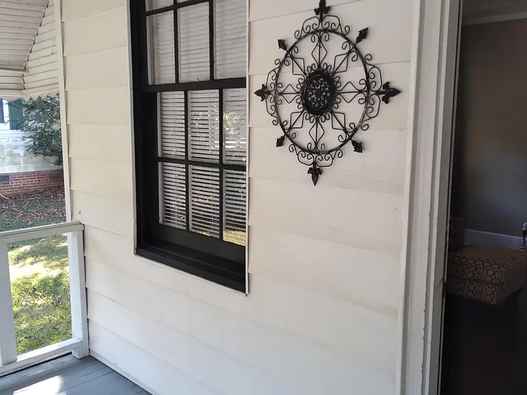 Newark Ave — Photo 1