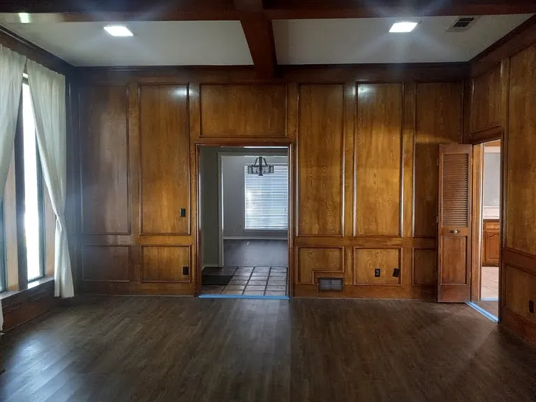 3225 Cross Bend Rd — Photo 2