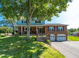 318 Jeanette Dr, Schenectady, NY 12306