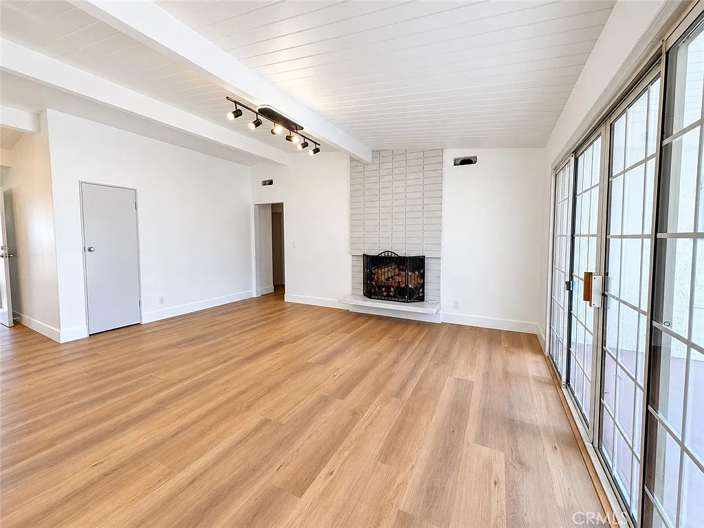 4 bed, 1839 sqft, $4,599 — Photo 4