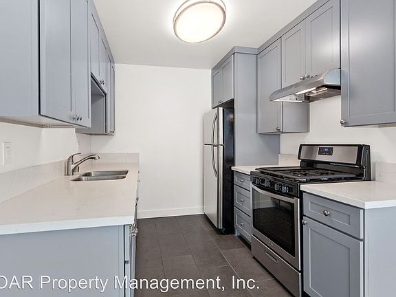 3rd image of 455 Rose Ave APT 8