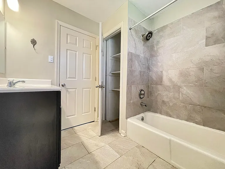 223 Raintree Ln — Photo 25