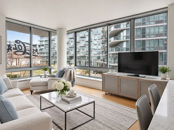 4630 Center Blvd APT 203, Long Island City, NY 11109