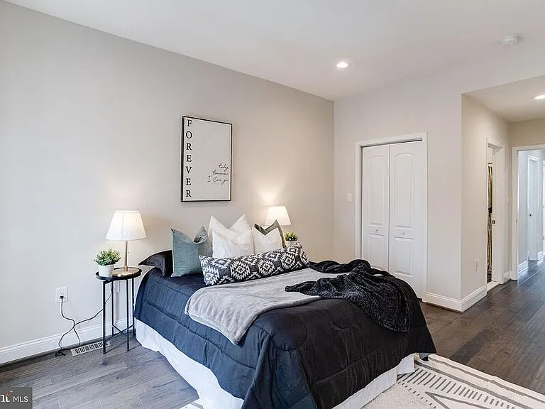 442 N Linwood Ave — Photo 18