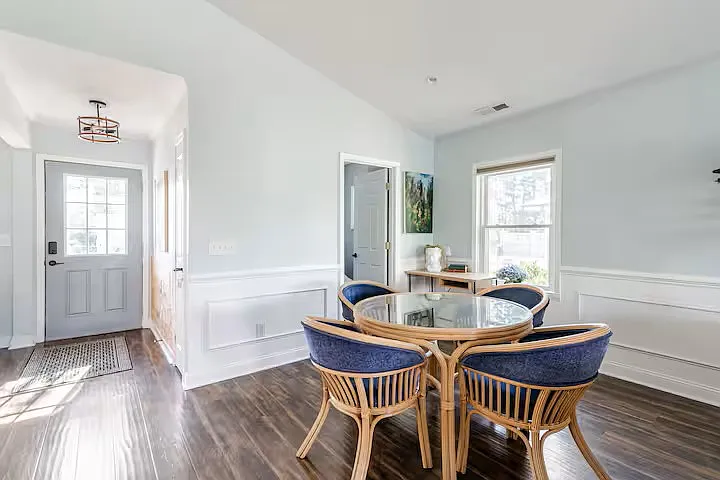 2 bed, 1036 sqft, $3,400 — Photo 3