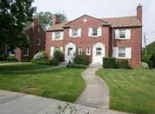 685 Neff Rd, Grosse Pointe, MI 48230