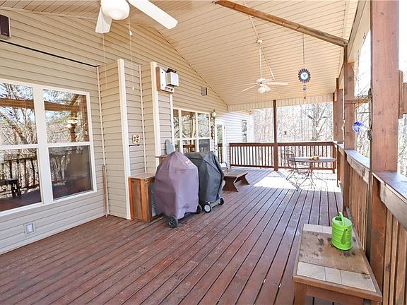3rd image of 60 Tewkesbury Circle Dr