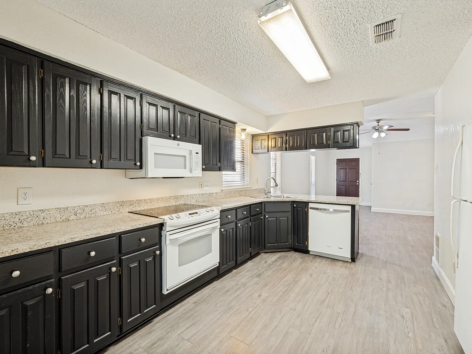 2 bed, 1134 sqft, $1,700 — Photo 4