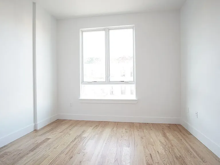 890 Madison St #2R — Photo 2
