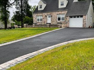 723 Mine Hill Rd, Schwenksville, PA 19473