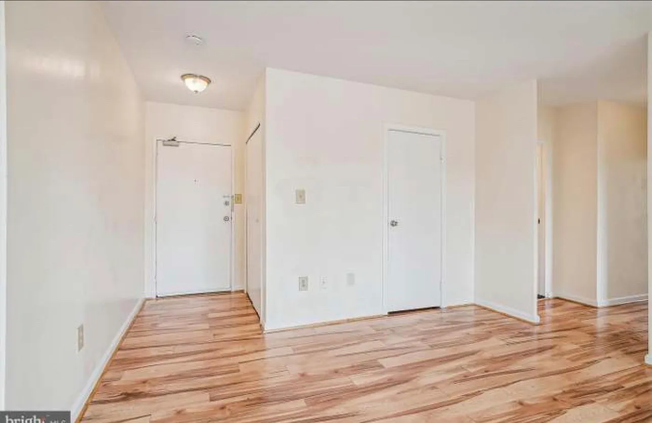 2 bed, 959 sqft, $2,100 — Photo 1