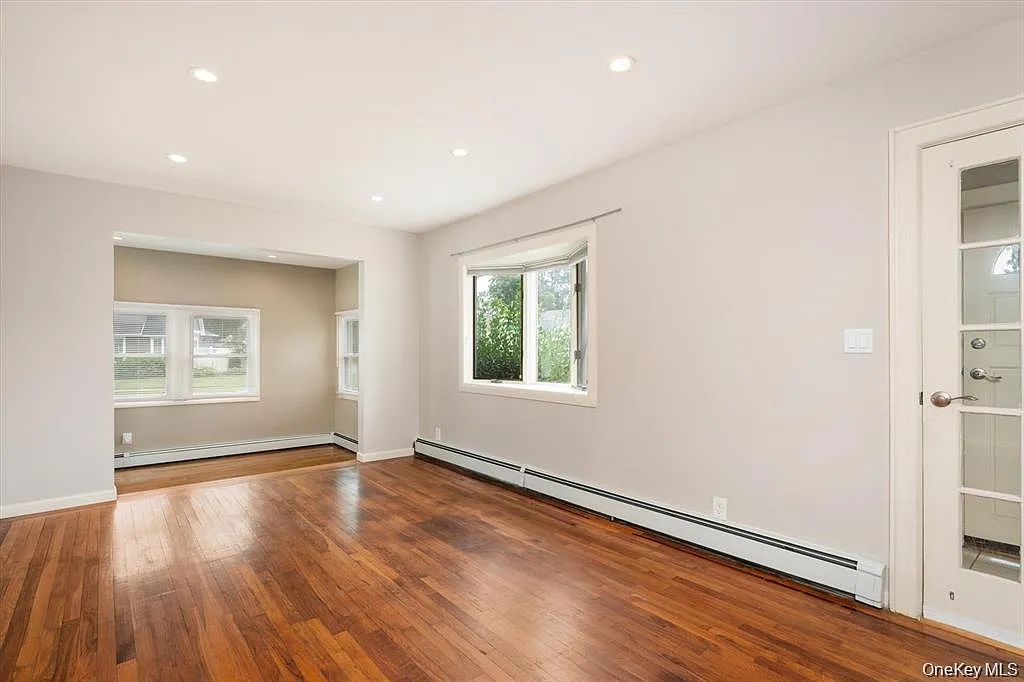 2 bed, 1.0 bath, 899 sqft, $3,500 — Photo 3