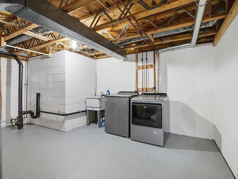 8457 Bubbling Springs Dr — Photo 24