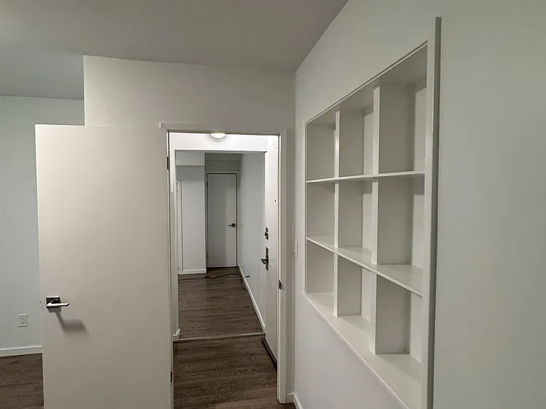 1445 W 11th Ave #11 — Photo 12