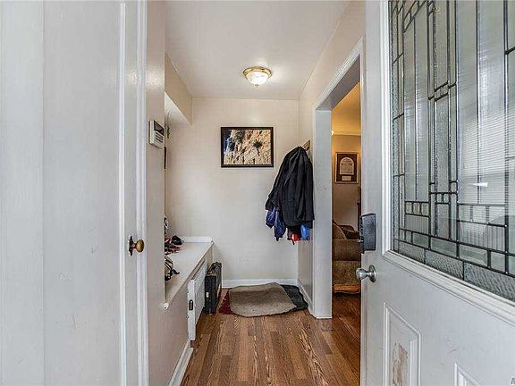 4th image of 388 Howard Ave