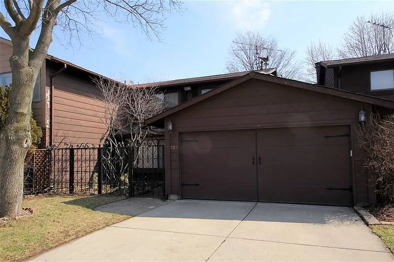 303 W Lakeside Dr photo 1