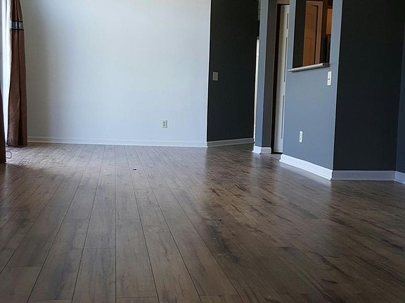 3rd image of 208 Oakbrooke Dr