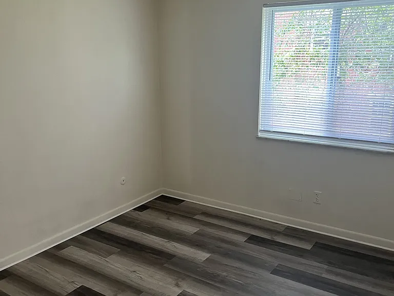 1034-1038 Cherry Dr — Photo 9