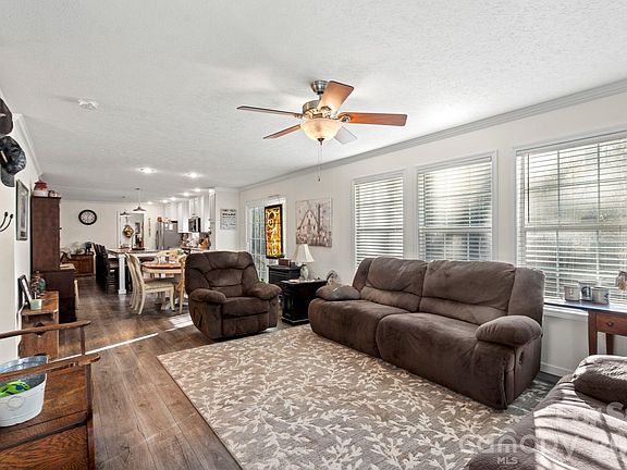 3rd image of 246 Deberry Rd