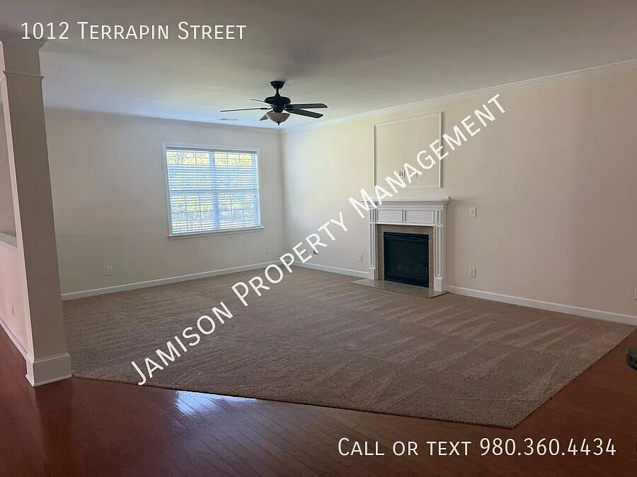Lovely 5 Bed 3.5 Bath Home in Indian Trail with Brand New Carpet Floors! — Photo 3