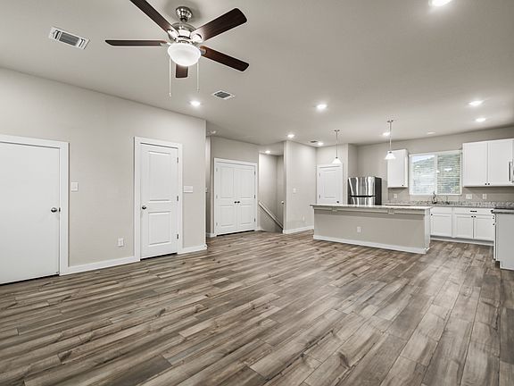 5th image of 21415 Sir Walter Ln