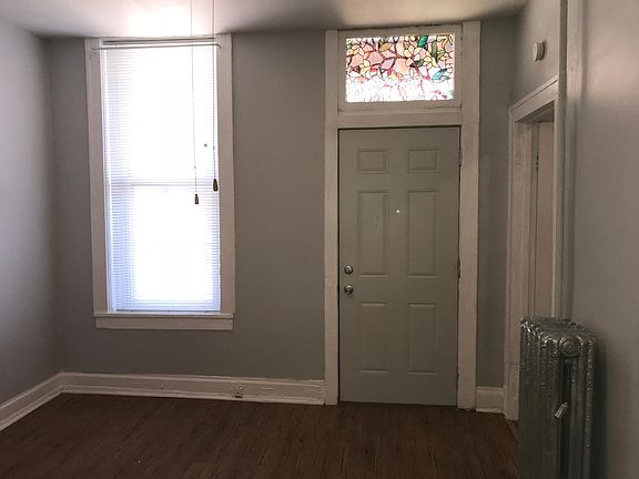 4th image of 1318 N Claremont Ave