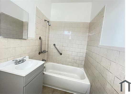 2nd image of 1527 W Lehigh Ave APT 3