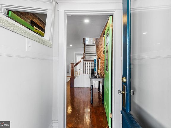 4th image of 772 Queen St