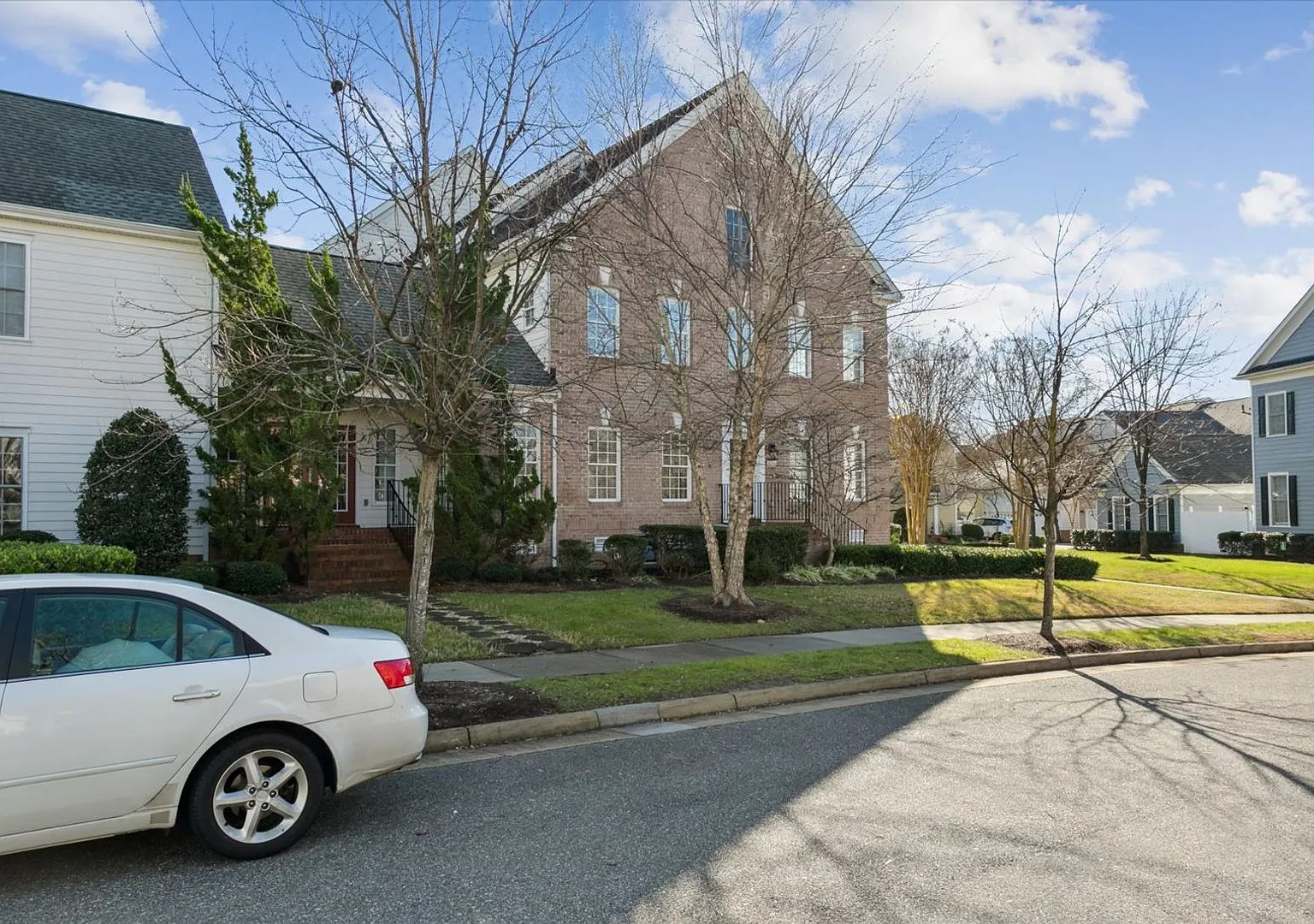 Spacious 3 Bedroom 3.5 Bath Townhome in Williamsburg! — Photo 2