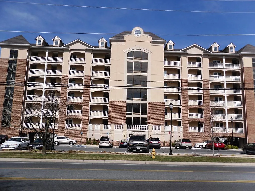 3 bed, 2.5 bath, 1612 sqft, $1,995 — Photo 3