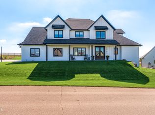3321 Palmer Pl, Bismarck, ND 58503