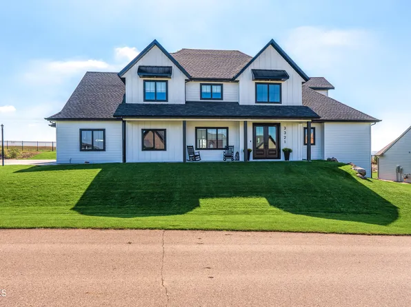 3321 Palmer Pl, Bismarck, ND 58503
