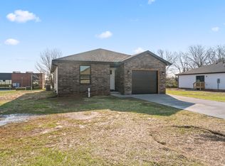 412 N Cherokee Trl, Clever, MO 65631