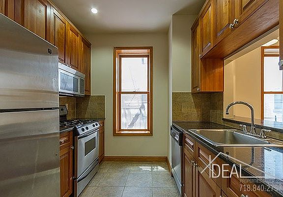 3rd image of 123 Prospect Park W #3D