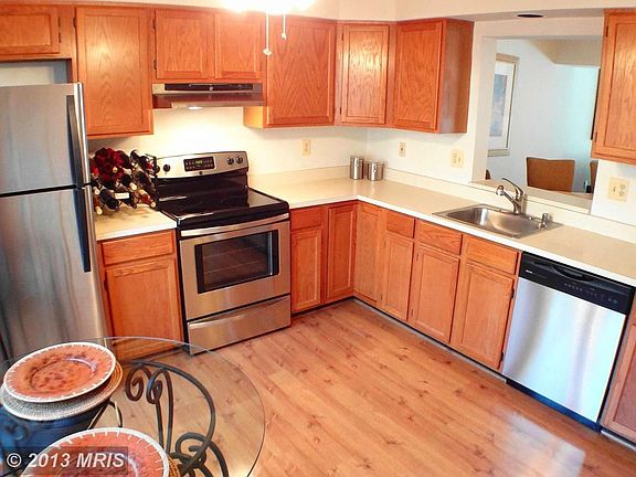 3rd image of 8411 Woodland Manor Dr