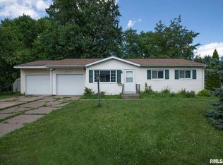 2509 Magnolia Dr, Bettendorf, IA
