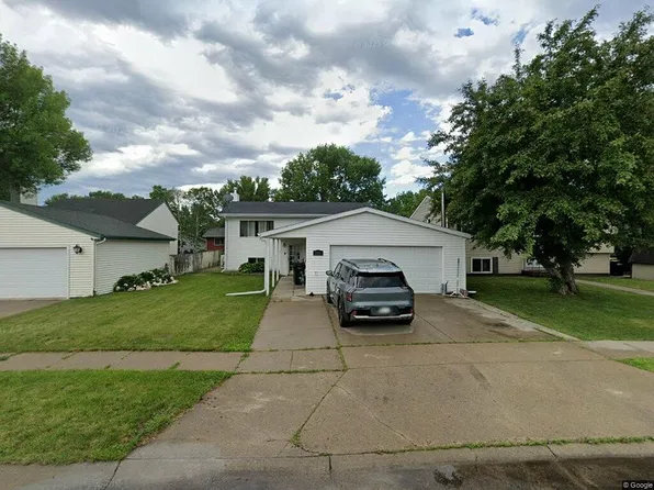 2155 4th Ave E, West Fargo, ND 58078