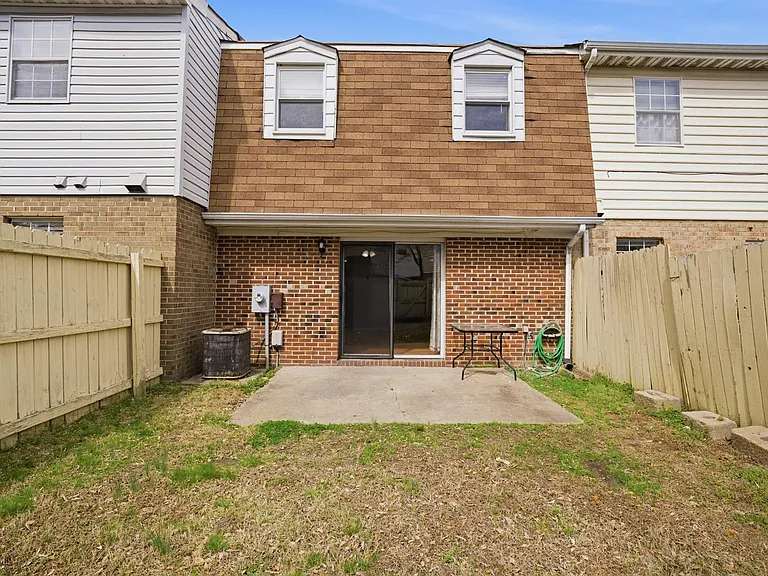 102 Tyburn Ct — Photo 18