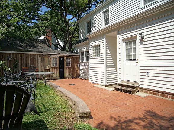2nd image of 303 Eheart St SW