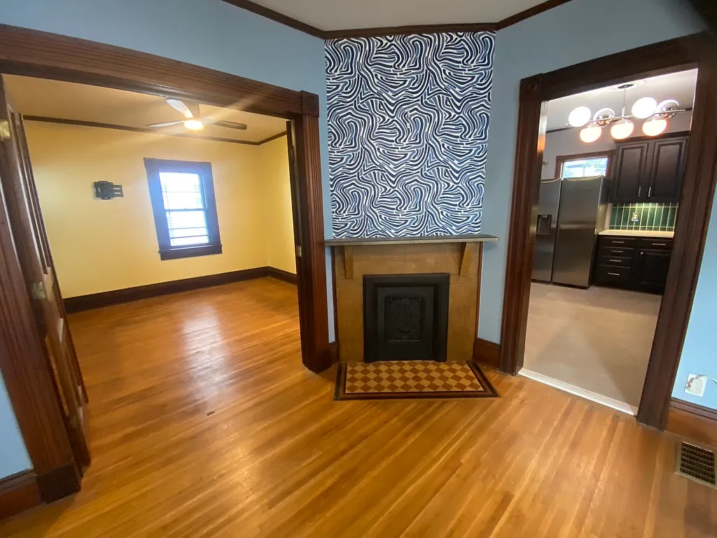 1 bed, 1100 sqft, $1,600 — Photo 2