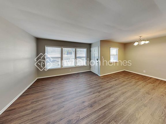 4th image of 16506 Gilmore St