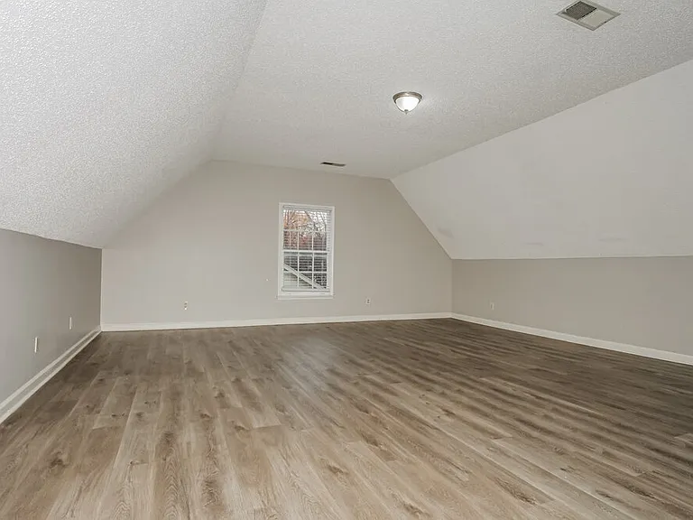 329 Locust Grove Dr — Photo 17