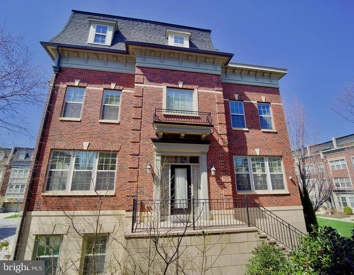 4 bed, 4.5 bath, 4151 sqft, $4,850 — Photo 2