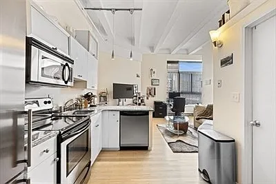 12 Stoneholm St Photo 1