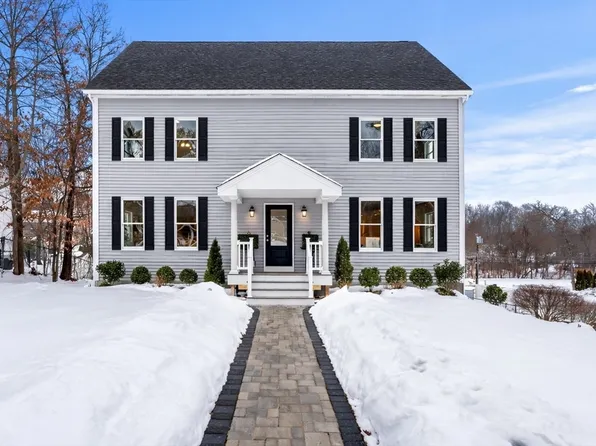 15 10th St, Tewksbury, MA 01876